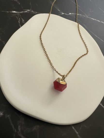 Κολιέ με πορτοκαλί ημιπολύτιμη πέτρα και χρυσή αλυσίδα