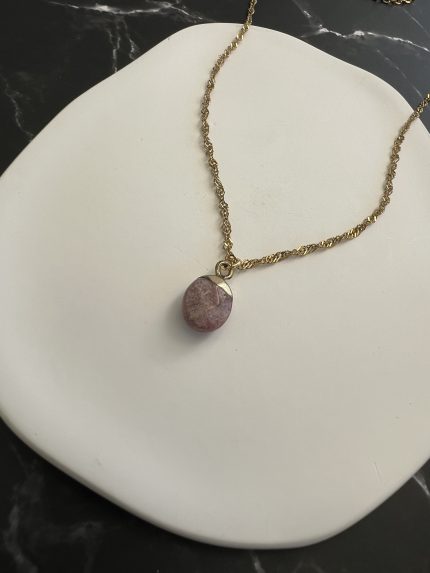 Κολιέ με ροζ ημιπολύτιμη πέτρα και χρυσή αλυσίδα