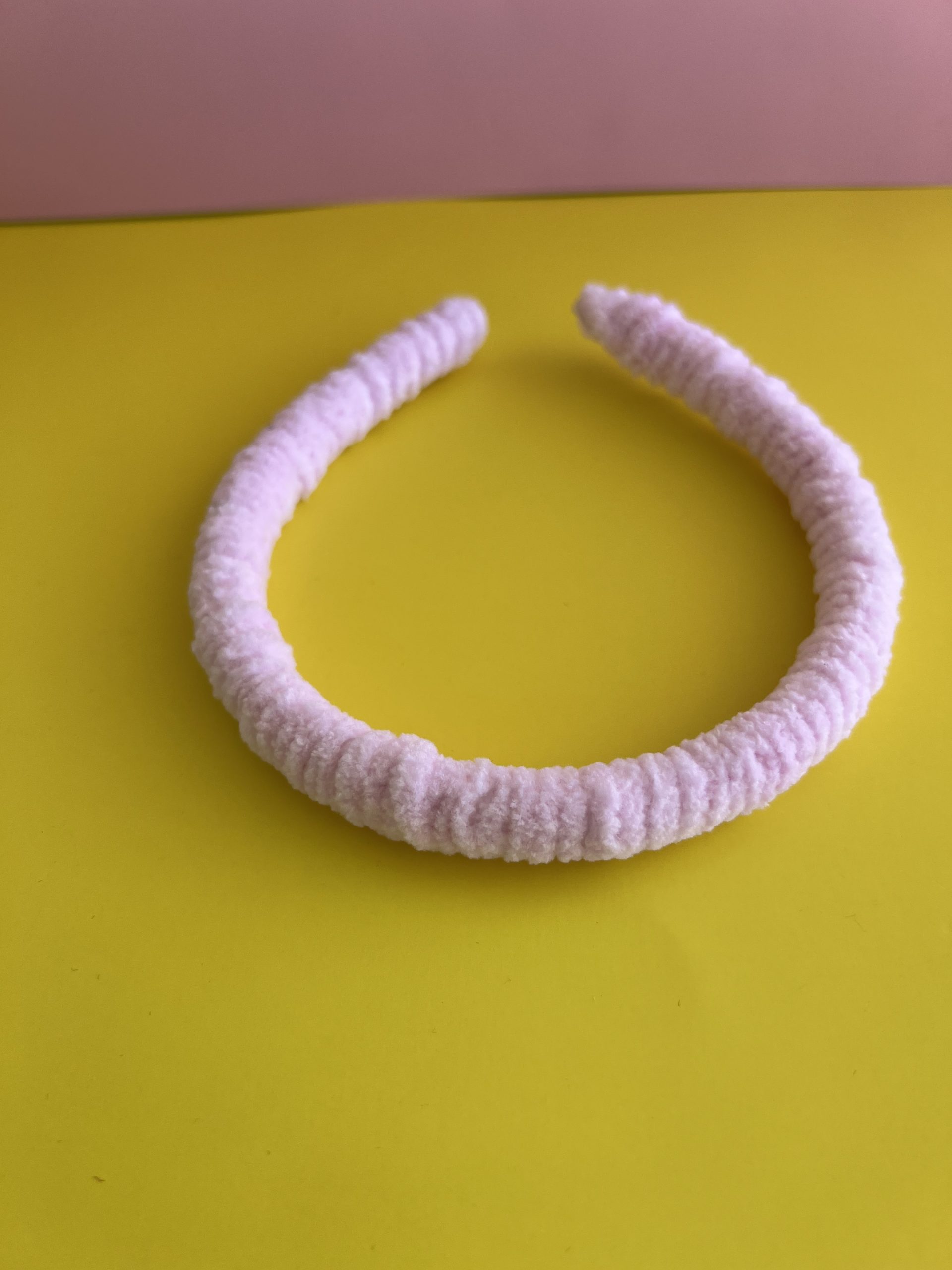 HR146 Στέκα για τα μαλλιά ροζ βελουτέ - Image 1