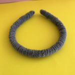 Στέκα για τα μαλλιά γκρι βελουτέ