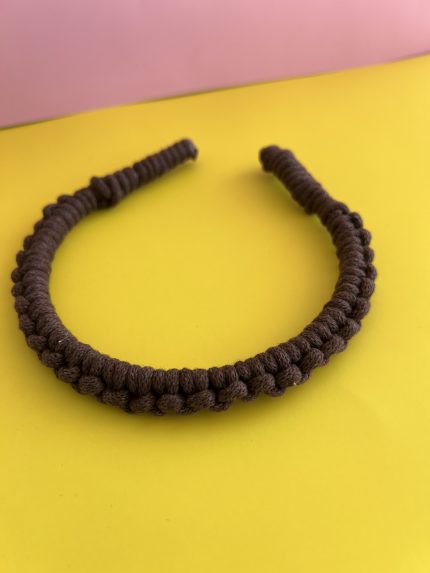 Στέκα για τα μαλλιά μακραμέ σε καφέ χρώμα