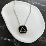 Κολιέ μονόγραμμα Δ κεντημένο με χάντρες Miyuki