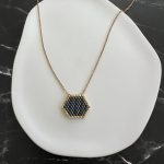 Κολιέ γκρι ανθρακί πολύγωνο κεντημένο με χάντρες Miyuki