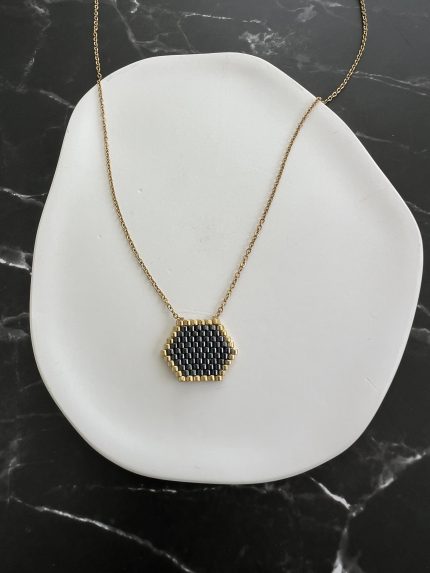 Κολιέ γκρι ανθρακί πολύγωνο κεντημένο με χάντρες Miyuki