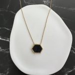 Κολιέ μαύρο πολύγωνο κεντημένο με χάντρες Miyuki