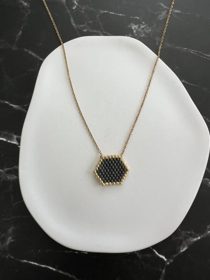 Κολιέ γκρι σκούρο πολύγωνο κεντημένο με χάντρες Miyuki