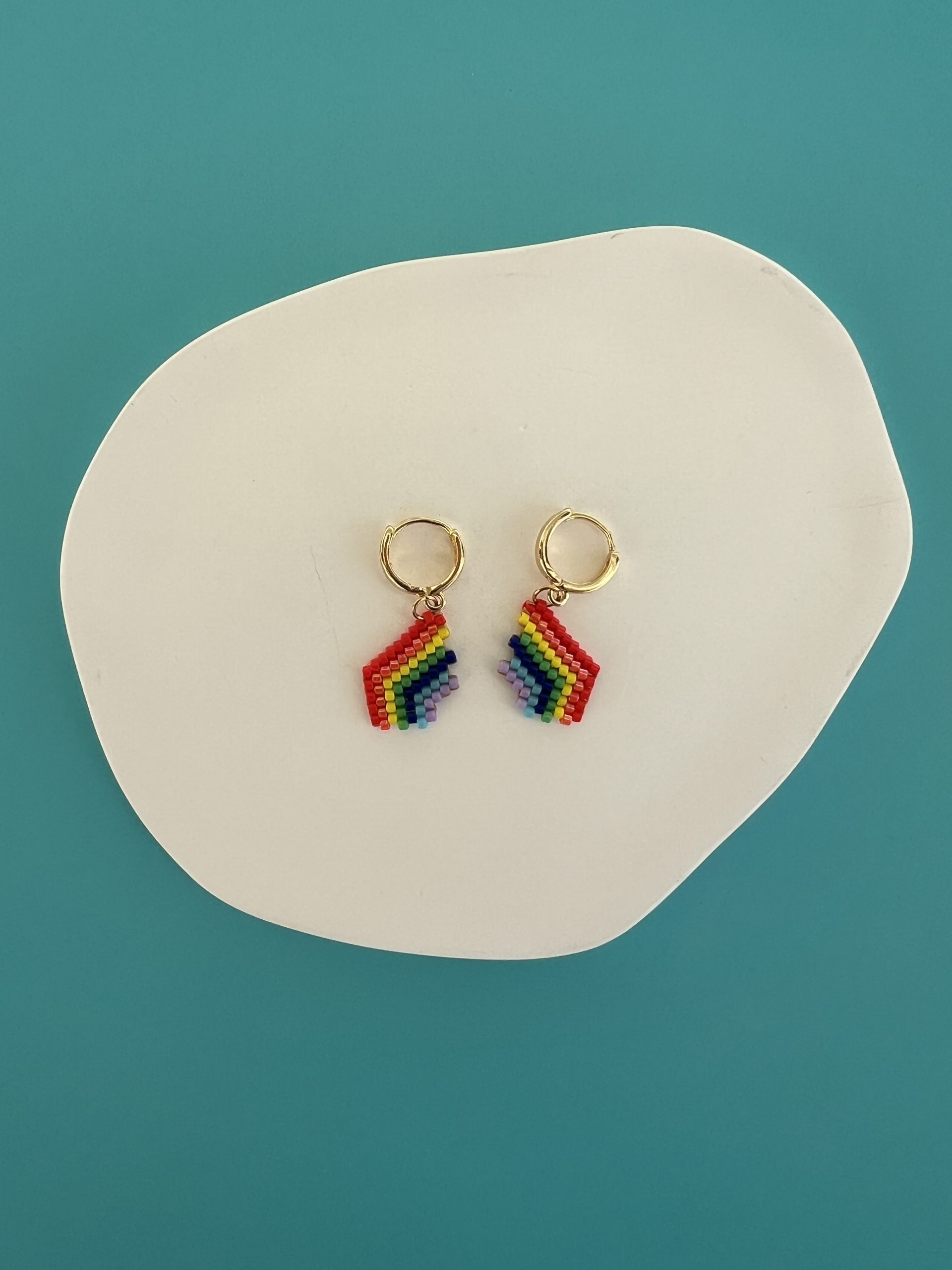 EAR148 Σκουλαρίκια ουράνιο τόξο κεντημένα με χάντρες Miyuki - Image 1