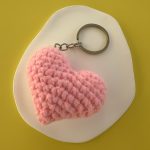 Μπρελόκ ροζ καρδιά μακραμέ