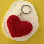 Μπρελόκ κόκκινη καρδιά μακραμέ
