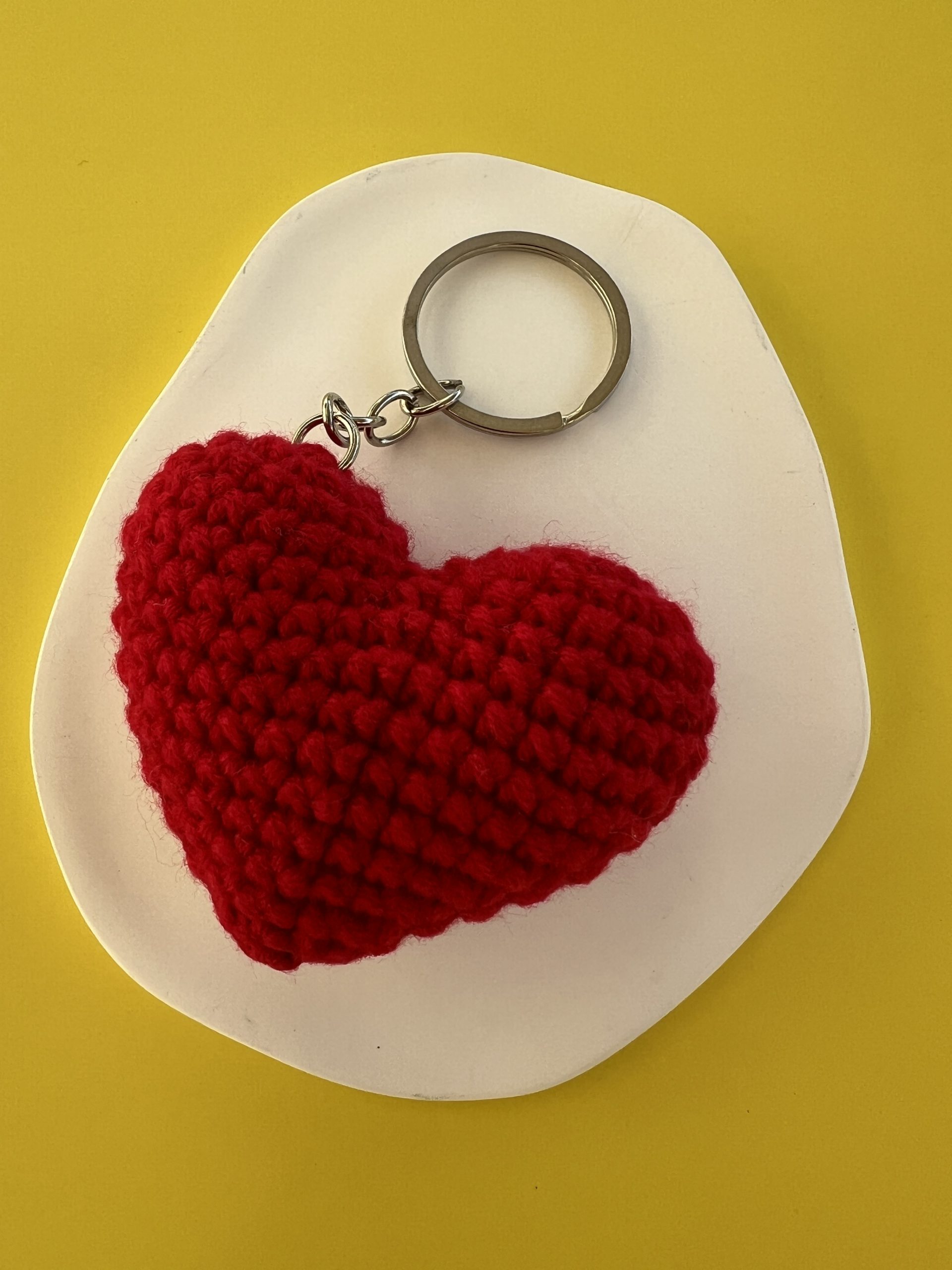 KEY151 Μπρελόκ κόκκινη καρδιά μακραμέ - Image 1