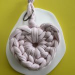 Μπρελόκ ροζ πλεκτή καρδιά