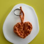 Μπρελόκ πορτοκαλί πλεκτή καρδιά