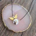 Κολιέ γούρι 2026 φτερά αγγέλου με μαύρο κορδόνι