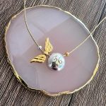 Κολιέ γούρι 2026 φτερά αγγέλου με χρυσό κορδόνι