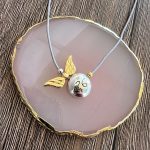 Κολιέ γούρι 2026 φτερά αγγέλου με γκρι κορδόνι