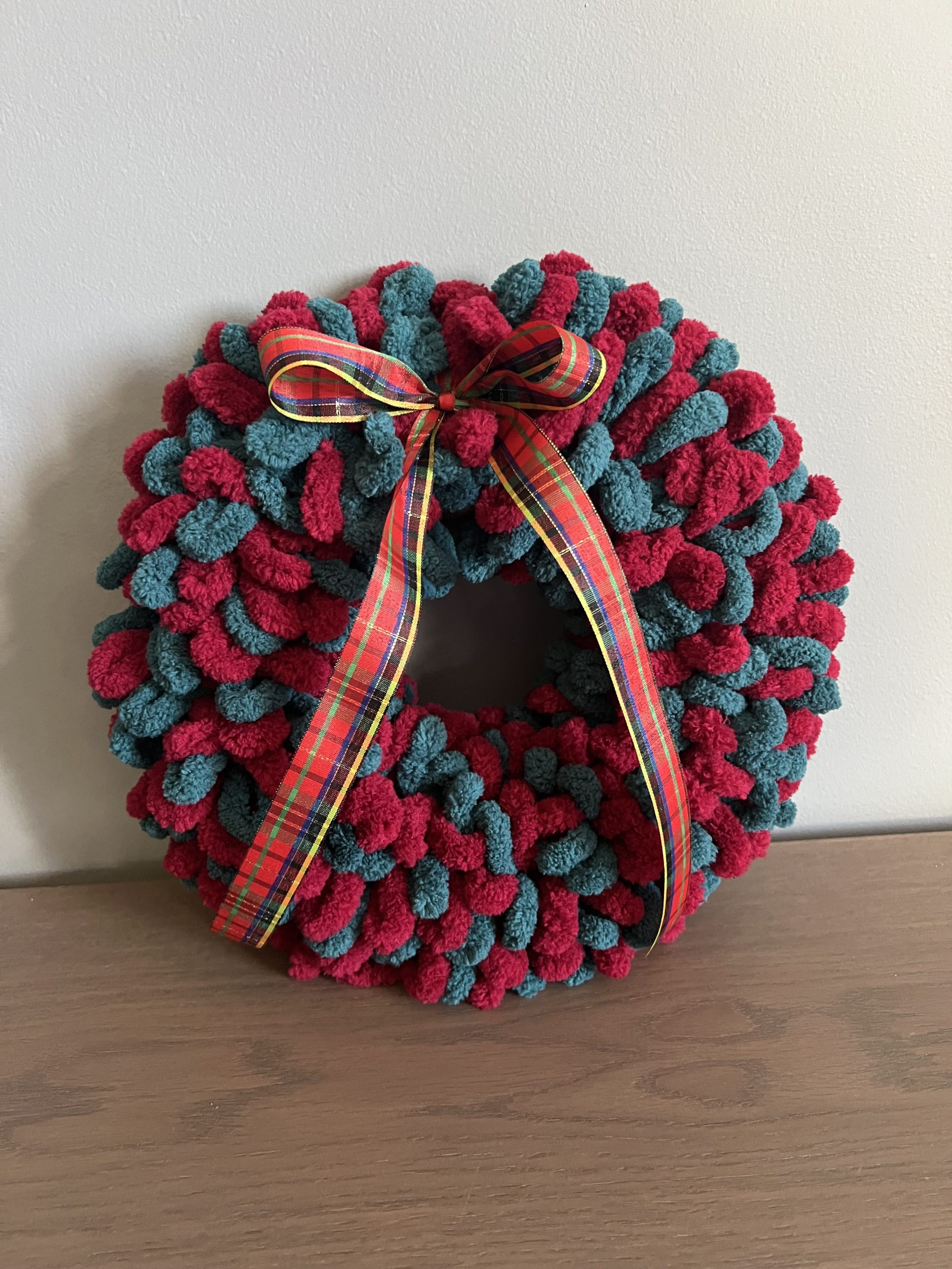 XD50 Puffy διακοσμητικό Χριστουγεννιάτικο στεφάνι πράσινο - μπορντώ - Image 1